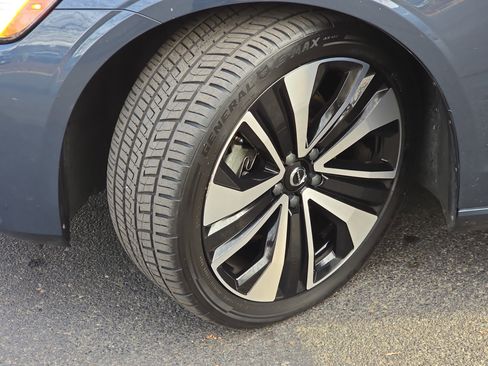 Used 2022 Volvo S60 B5 Momentum w/ Climate Package image 29