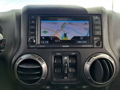 Used 2018 Jeep Wrangler Unlimited Sahara AWD/4WD image 14