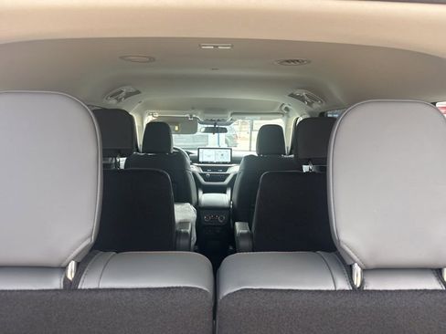 New 2026 Ford Explorer Active w/ Active Comfort Package AWD/4WD image 13