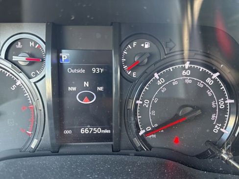 Certified 2022 Toyota 4Runner SR5 Premium w/ Moonroof Package AWD/4WD image 22
