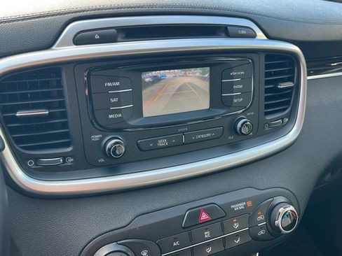 Used 2016 Kia Sorento LX w/ LX Convenience Package image 25