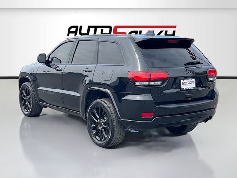 Used 2022 Jeep Grand Cherokee Laredo X AWD/4WD image 5