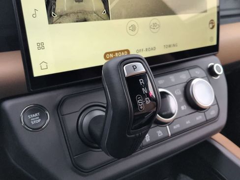 New 2026 Land Rover Defender 130 X-Dynamic SE AWD/4WD image 35