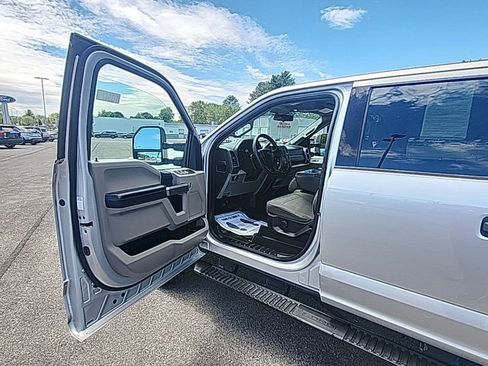 Used 2019 Ford F250 XLT w/ Snow Plow Prep Package AWD/4WD image 18