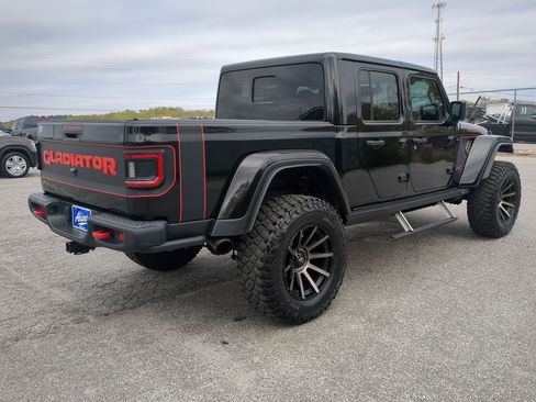 Used 2023 Jeep Gladiator Rubicon w/ Cold Weather Group image 3