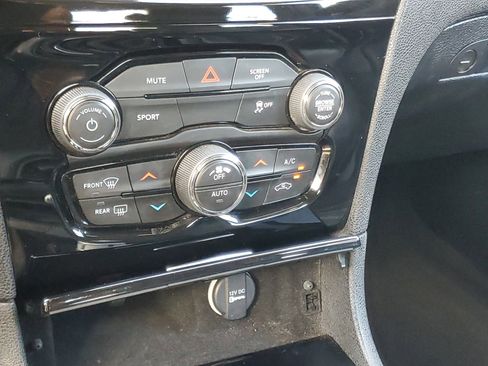 Used 2019 Chrysler 300 S image 22