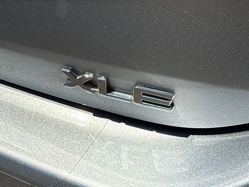 Used 2020 Toyota Highlander XLE image 17