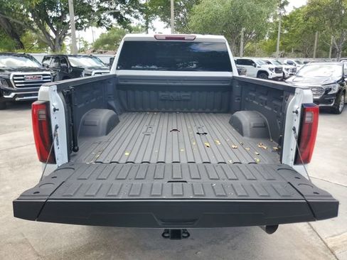Certified 2025 GMC Sierra 2500 SLT AWD/4WD image 9