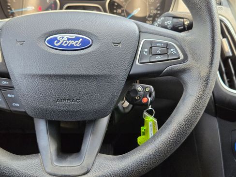 Used 2017 Ford Focus SEL FWD image 22