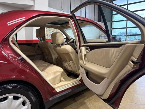 Used 1999 Mercedes-Benz E 320 Sedan image 78