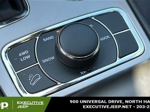 Used 2022 Jeep Grand Cherokee Laredo X image 19