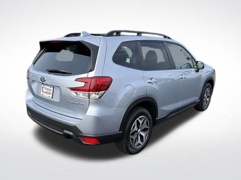 Used 2023 Subaru Forester Premium AWD/4WD image 5