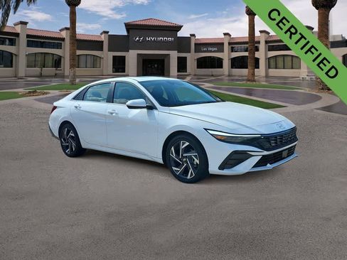 Used 2025 Hyundai Elantra SEL FWD image 2