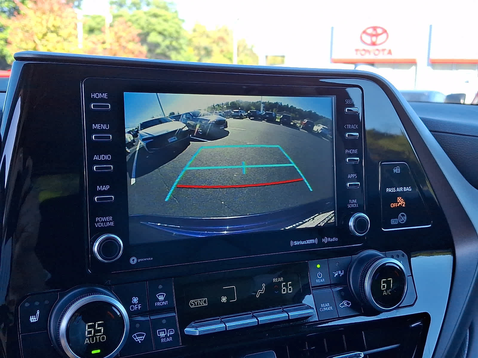 Certified 2021 Toyota Highlander XLE AWD/4WD image 22