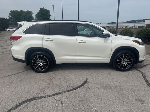 Used 2018 Toyota Highlander SE AWD/4WD image 6