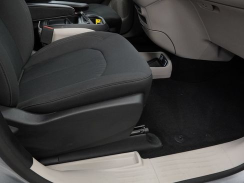 Certified 2019 Chrysler Pacifica Touring Plus w/ Tire & Wheel Group FWD image 45