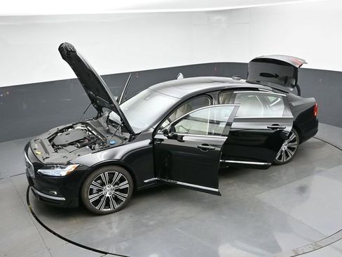 Used 2023 Volvo S90 B6 Plus image 52