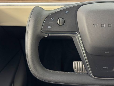 Used 2023 Tesla Model X Standard Range image 19