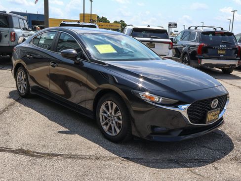 Used 2022 MAZDA MAZDA3 Sedan FWD image 3