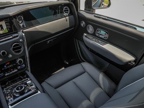 New 2025 Rolls-Royce Cullinan image 38