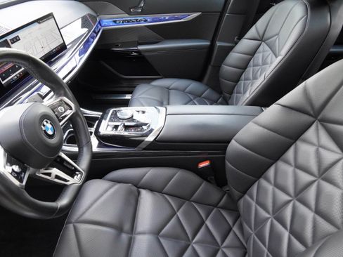 Certified 2023 BMW 740i RWD image 11