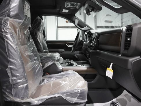 Used 2025 Chevrolet Silverado 2500 High Country w/ Technology Package image 56