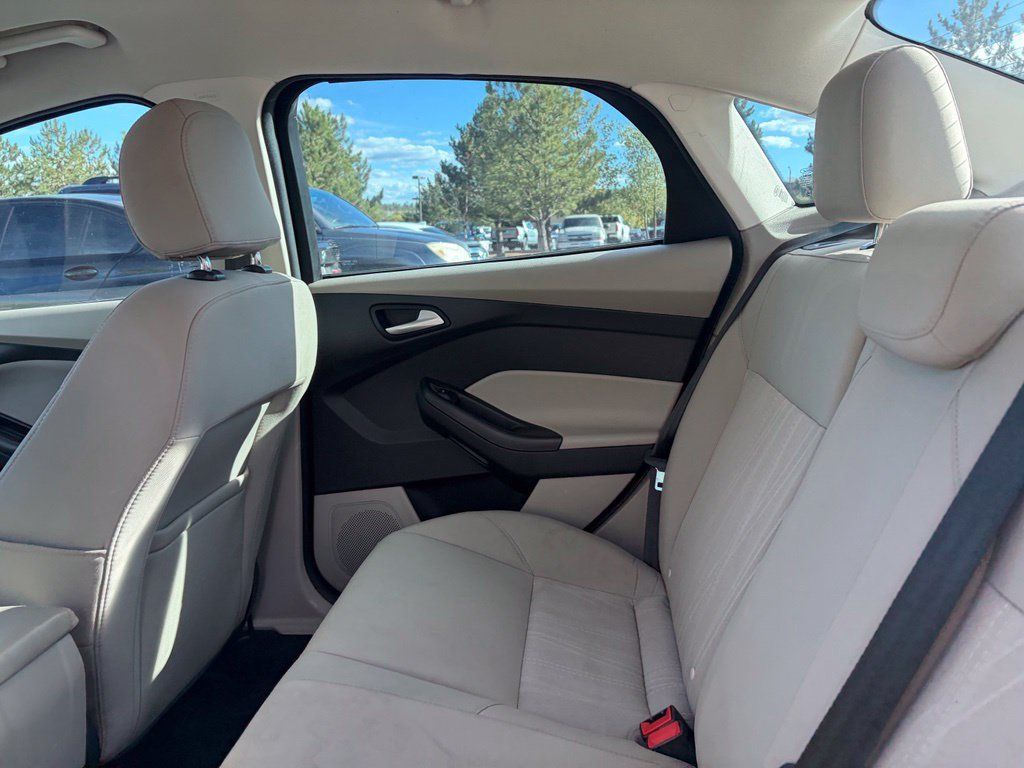 Used 2017 Ford Focus SE FWD image 17