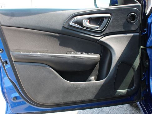 Used 2016 Chrysler 200 Limited FWD image 13