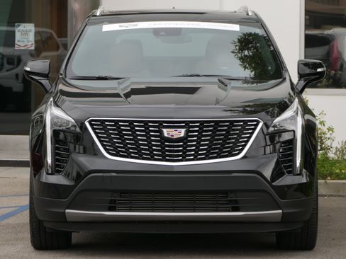 Certified 2023 Cadillac XT4 Premium Luxury w/ Technology Package FWD image 9