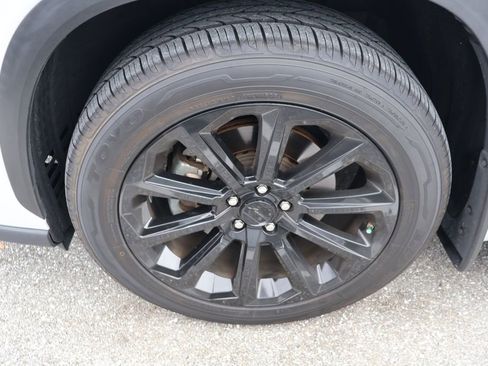 Used 2024 Toyota Highlander Limited FWD image 4