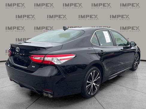 Used 2020 Toyota Camry SE FWD image 3