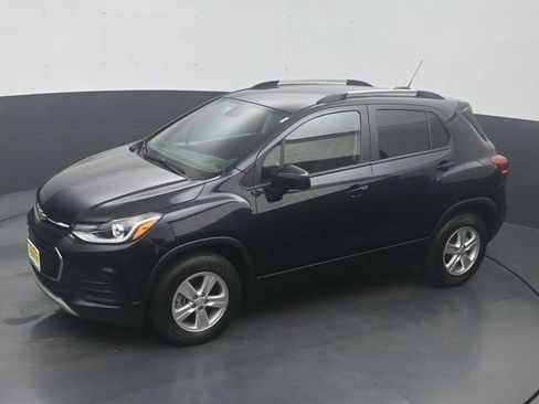 Used 2022 Chevrolet Trax LT w/ LT Convenience Package AWD/4WD image 24