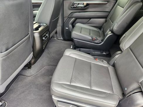 Used 2025 Chevrolet Suburban Z71 w/ Z71 Off-Road Package AWD/4WD image 32