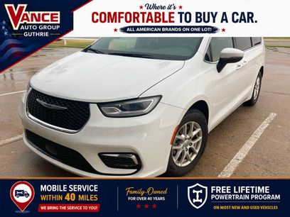 Used 2023 Chrysler Pacifica Touring