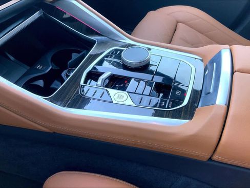 Certified 2025 BMW X6 xDrive40i image 18