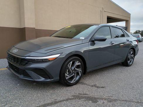 Certified 2025 Hyundai Elantra SEL image 8