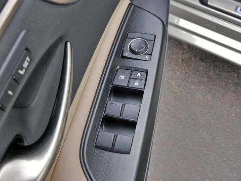 Used 2019 Lexus ES 300h w/ Accessory Package 2 image 22