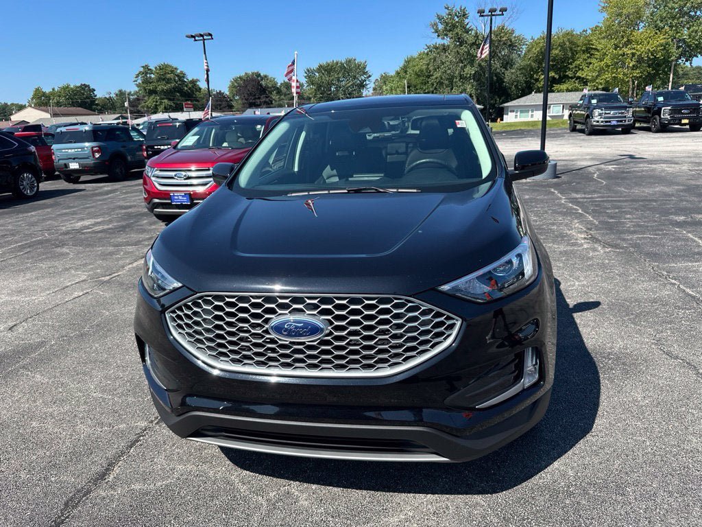 Certified 2024 Ford Edge SEL w/ Convenience Package AWD/4WD image 2