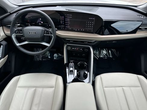 Used 2025 Audi Q5 Premium w/ Convenience Package AWD/4WD image 3