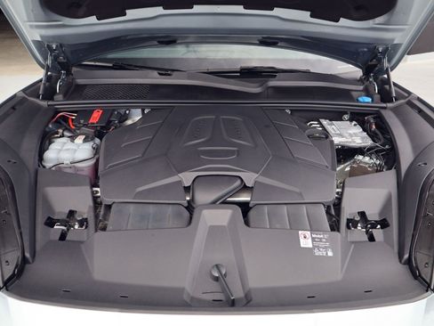 Certified 2025 Porsche Cayenne AWD/4WD image 25