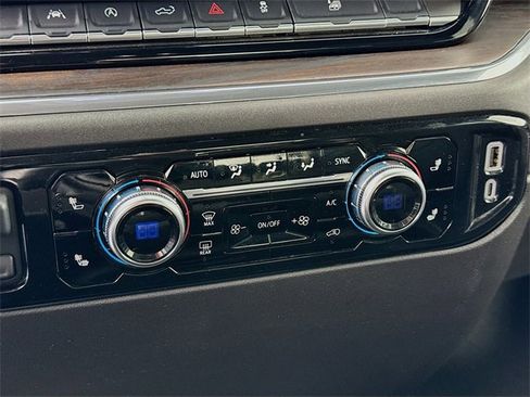 Used 2025 GMC Sierra 1500 SLT image 17