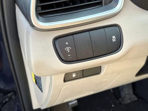 Used 2018 Kia Sorento LX image 16