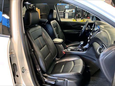 Used 2022 Chevrolet Equinox Premier image 11