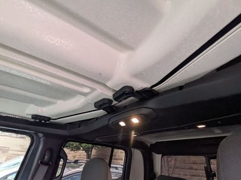 Used 2025 Jeep Gladiator Sport AWD/4WD image 20