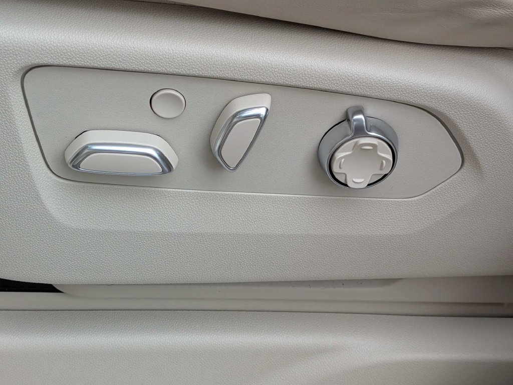Certified 2023 Cadillac Escalade Premium Luxury Platinum w/ LPO, Radiant Package AWD/4WD image 23
