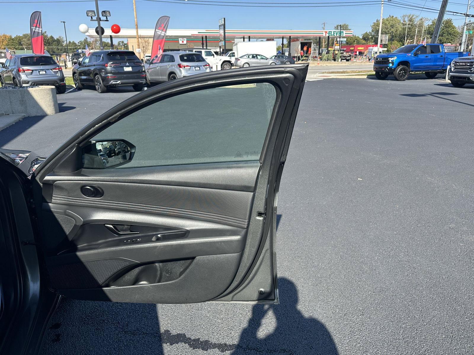Used 2025 Hyundai Elantra Sport FWD image 22