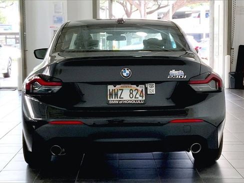 Used 2023 BMW 230i Coupe w/ Premium Package image 4