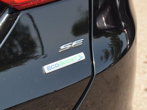 Used 2018 Ford Fusion SE w/ Fusion SE Technology Package FWD image 14