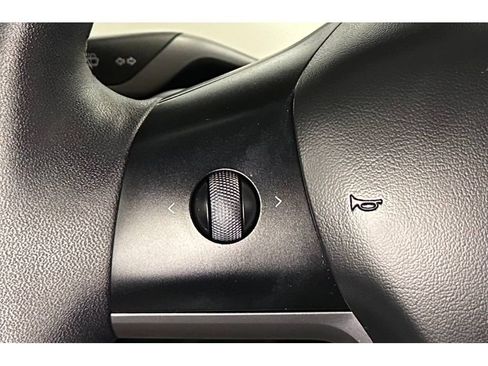 Used 2025 Tesla Model Y Performance image 25