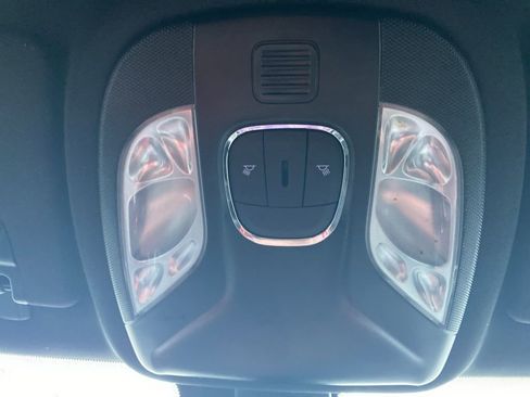 Used 2024 Jeep Compass Latitude image 32